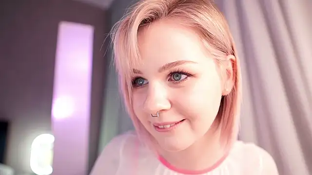 Snapshot of NinaMint chatting on 2, 2, 2025 NinaMint online show from 2, 2, 2025