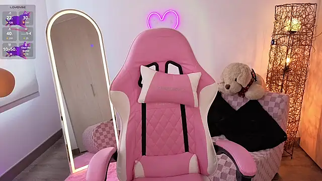 Snapshot of violet_ch chatting on 17, 12, 2025 violet ch online show from 17, 12, 2025