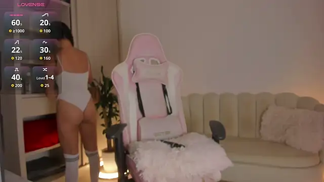 Snapshot of LittleSofia_ chatting on 18, 10, 2025 LittleSofia online show from 18, 10, 2025