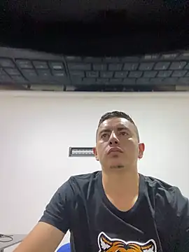 Snapshot of DanielGomez9 chatting on 17, 12, 2024 DanielGomez9 online show from 17, 12, 2024