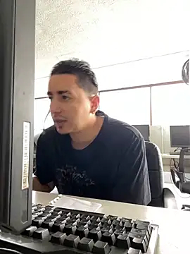 Snapshot of DanielGomez9 chatting on 3, 2, 2025 DanielGomez9 online show from 3, 2, 2025