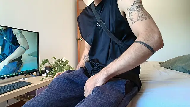 Snapshot of ALEJANDRO_BIGCOCK chatting on 11, 7, 2026 ALEJANDRO BIGCOCK online show from 11, 7, 2026