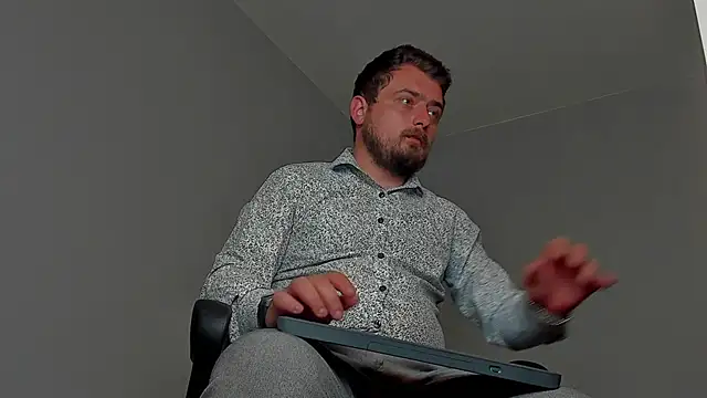 Snapshot of Master_Mark_Wayne chatting on 4, 11, 2025 Master Mark Wayne online show from 4, 11, 2025