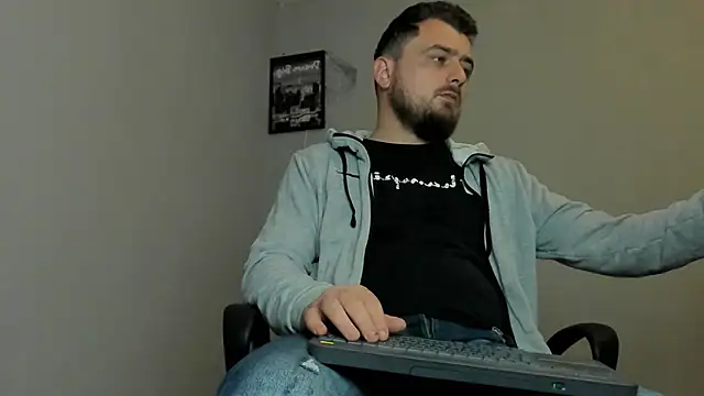 Snapshot of Master_Mark_Wayne chatting on 4, 12, 2025 Master Mark Wayne online show from 4, 12, 2025