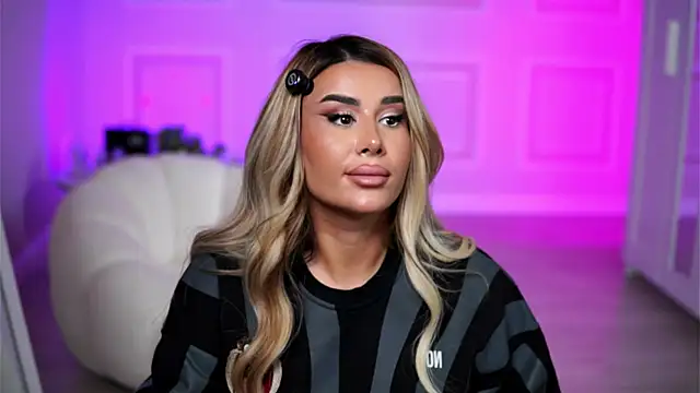 Snapshot of EvaZane chatting on 26, 10, 2025 EvaZane online show from 26, 10, 2025