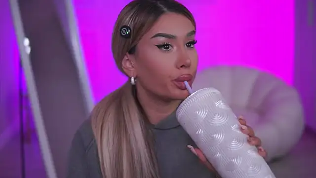 Snapshot of EvaZane chatting on 10, 11, 2025 EvaZane online show from 10, 11, 2025