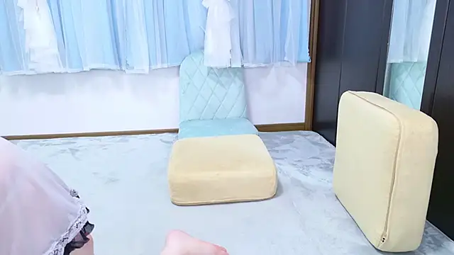 Snapshot of -YU- chatting on 13, 11, 2025 -YU- online show from 13, 11, 2025