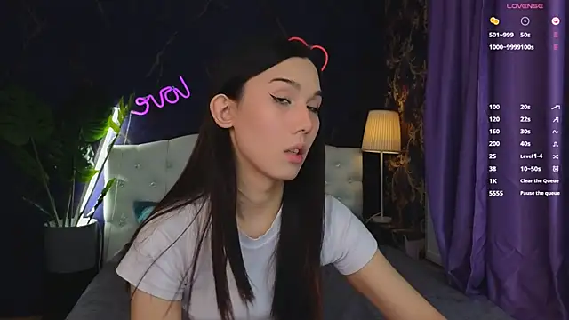 Snapshot of Kaia_Sunshine_Mia chatting on 8, 2, 2025 Kaia Sunshine Mia online show from 8, 2, 2025