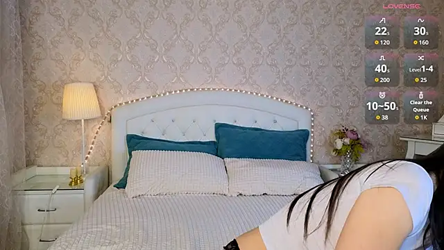 Snapshot of Kaia_Sunshine_Mia chatting on 5, 10, 2025 Kaia Sunshine Mia online show from 5, 10, 2025