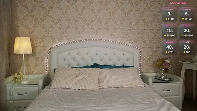 Snapshot of Kaia_Sunshine_Mia chatting on 27, 11, 2025 Kaia Sunshine Mia online show from 27, 11, 2025