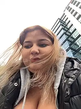 Snapshot of AllysonK chatting on 7, 1, 2025 AllysonK online show from 7, 1, 2025