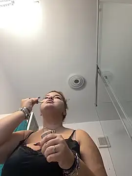 Snapshot of AllysonK chatting on 8, 1, 2025 AllysonK online show from 8, 1, 2025