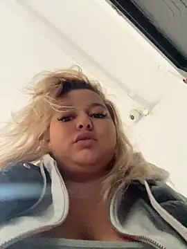 Snapshot of AllysonK chatting on 4, 2, 2025 AllysonK online show from 4, 2, 2025