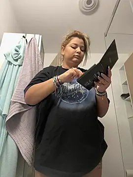 Snapshot of AllysonK chatting on 22, 2, 2025 AllysonK online show from 22, 2, 2025