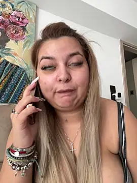 Snapshot of AllysonK chatting on 6, 3, 2025 AllysonK online show from 6, 3, 2025