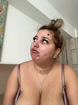 Snapshot of AllysonK chatting on 7, 3, 2025 AllysonK online show from 7, 3, 2025