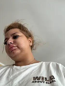 Snapshot of AllysonK chatting on 9, 9, 2025 AllysonK online show from 9, 9, 2025