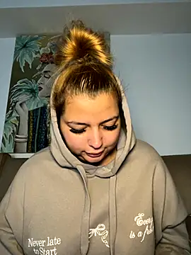 Snapshot of AllysonK chatting on 22, 10, 2025 AllysonK online show from 22, 10, 2025