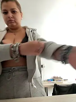 Snapshot of AllysonK chatting on 24, 10, 2025 AllysonK online show from 24, 10, 2025