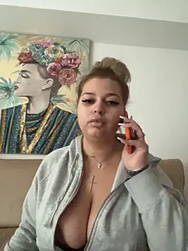 Snapshot of AllysonK chatting on 7, 11, 2025 AllysonK online show from 7, 11, 2025