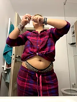 Snapshot of AllysonK chatting on 30, 11, 2025 AllysonK online show from 30, 11, 2025