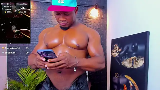 Snapshot of tommike chatting on 11, 10, 2025 tommike online show from 11, 10, 2025