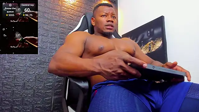 Snapshot of tommike chatting on 20, 10, 2025 tommike online show from 20, 10, 2025