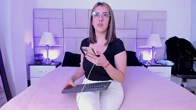 IsisLoveyes  online show from 5, 2, 2026