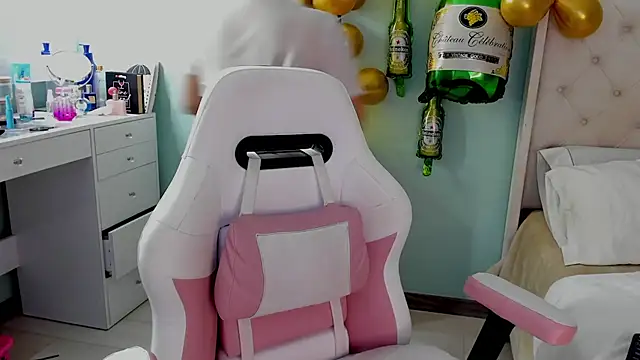 Snapshot of sharon_leone26 chatting on 23, 9, 2025 sharon leone26 online show from 23, 9, 2025