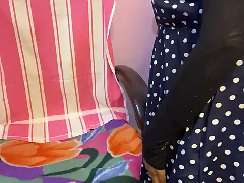 Snapshot of roshni-5 chatting on 4, 3, 2025 roshni-5 online show from 4, 3, 2025