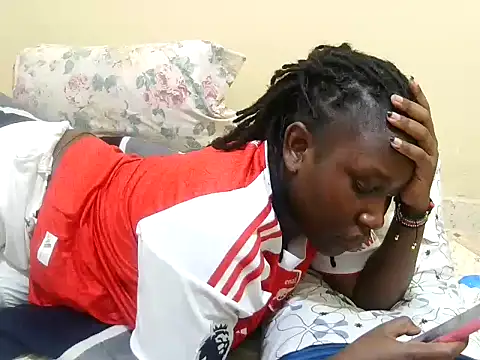 Snapshot of just_lela chatting on 27, 10, 2025 just lela online show from 27, 10, 2025