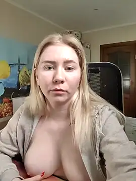 Snapshot of D0nna_ chatting on 4, 3, 2025 D0nna online show from 4, 3, 2025