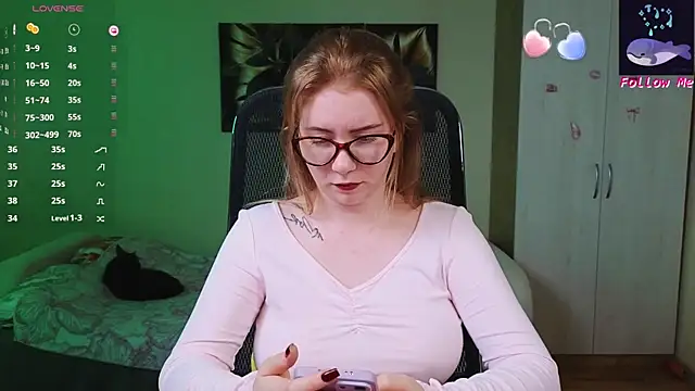 Snapshot of D0nna_ chatting on 13, 9, 2025 D0nna online show from 13, 9, 2025