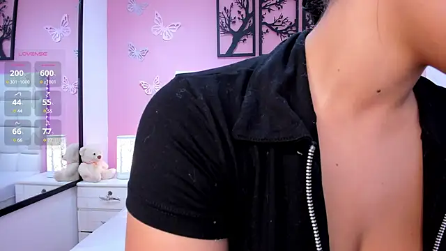 Snapshot of Emily_roux chatting on 10, 1, 2025 Emily roux online show from 10, 1, 2025