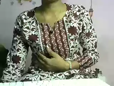 momo lov online show from 2, 1, 2025