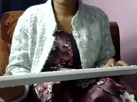 momo lov online show from 4, 1, 2025