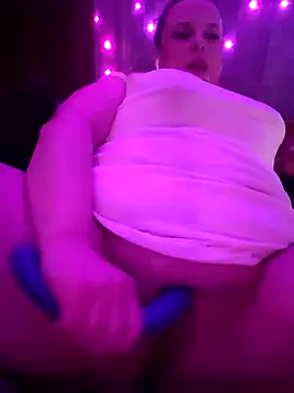 GinAnnTonic online show from 5, 2, 2025