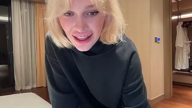 Golden Aline online show from 11, 4, 2026