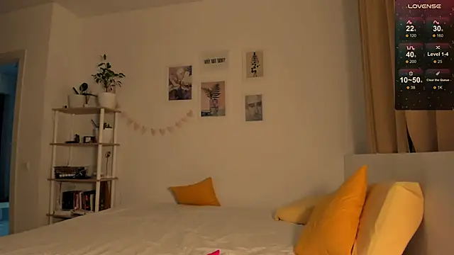  Lora Palmer online show from 19, 2, 2025