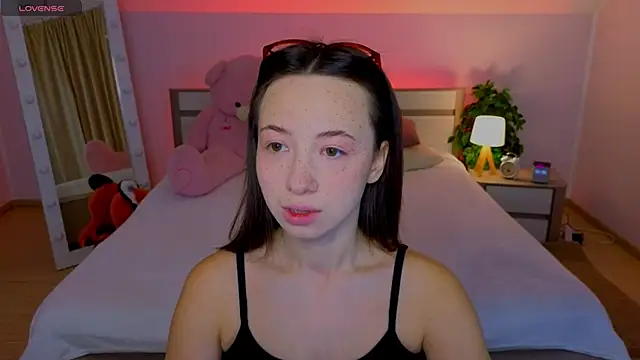 Hayle Hill online show from 3, 11, 2025