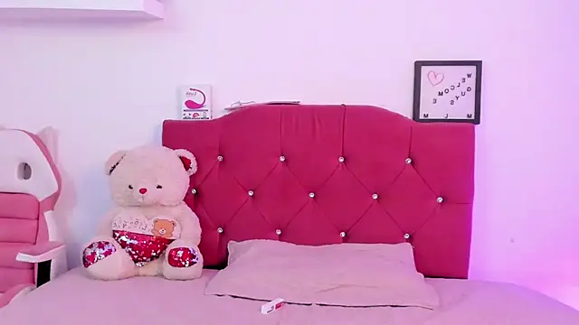 Snapshot of LucianaTomson chatting on 15, 1, 2025 LucianaTomson online show from 15, 1, 2025