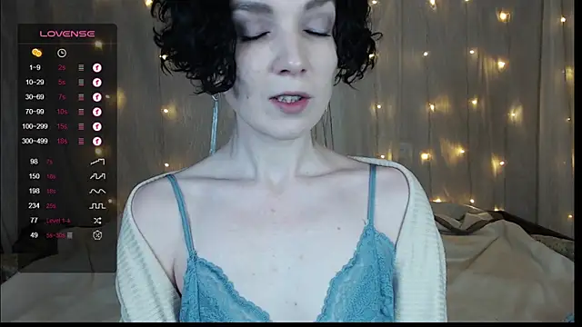 Snapshot of TinaWince chatting on 5, 1, 2025 TinaWince online show from 5, 1, 2025