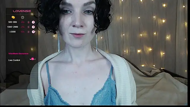 Snapshot of TinaWince chatting on 5, 1, 2025 TinaWince online show from 5, 1, 2025