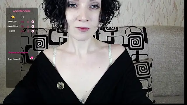 Snapshot of TinaWince chatting on 2, 2, 2025 TinaWince online show from 2, 2, 2025