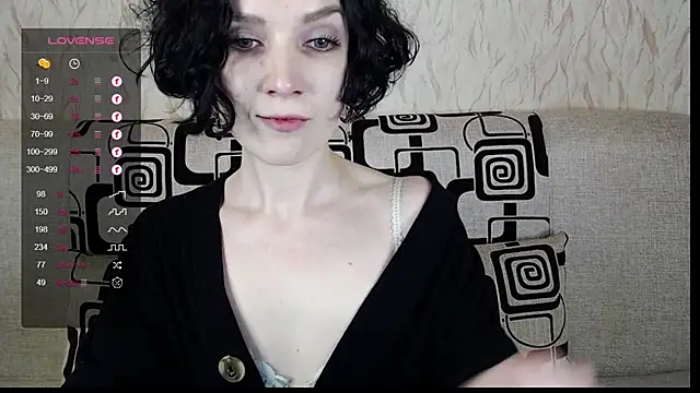 Snapshot of TinaWince chatting on 2, 2, 2025 TinaWince online show from 2, 2, 2025