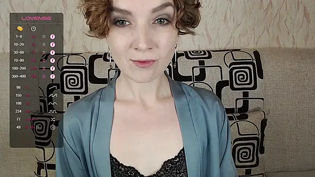 Snapshot of TinaWince chatting on 4, 10, 2025 TinaWince online show from 4, 10, 2025