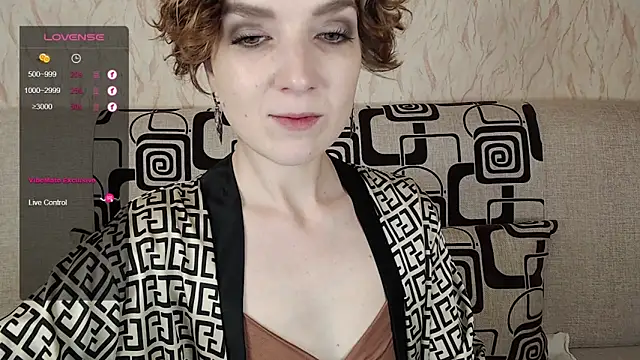 Snapshot of TinaWince chatting on 11, 10, 2025 TinaWince online show from 11, 10, 2025