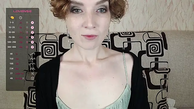 Snapshot of TinaWince chatting on 13, 10, 2025 TinaWince online show from 13, 10, 2025