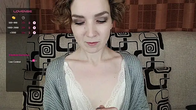 Snapshot of TinaWince chatting on 8, 11, 2025 TinaWince online show from 8, 11, 2025