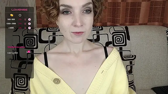 Snapshot of TinaWince chatting on 16, 11, 2025 TinaWince online show from 16, 11, 2025